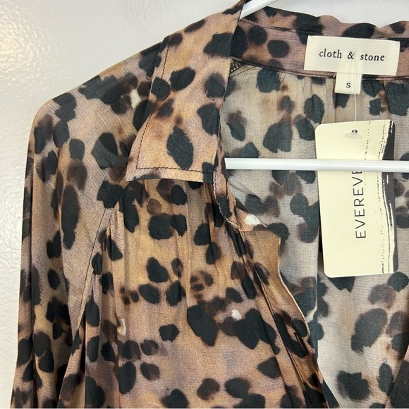 NWT Cloth & Stone Animal Print Lightweight Button Down Shirt Golden Spots Size S - Picture 4 of 15